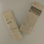 BEAW. face wash 019 肌の悩みを徹底的に考え誕生したのが和漢・美容成分の中から厳選された「大人ニキビ」「肌荒れ」に特化した和漢洗顔✨和漢由来の成分と植物エキスが素肌の状態をリ…のInstagram画像
