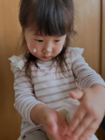 使ってみました♡伸びが良くて塗りやすく匂いも良くてあいちゃんも「いい匂い」と喜んでくれましたꕤ︎︎·͜·#PR #アンドウタ #アンドウタ #アンドウタミルクローション #ベビーローション #…のInstagram画像