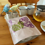 『琉球島桑（シマグワ）茶』でティータイム！🫖😊🍵.『琉球島桑（シマグワ）茶』は、沖縄県産の島桑を100%使用したお茶です。桑の葉の味ってどんなだか知らなかったけど、焙煎してあるので香ばしくてとても…のInstagram画像