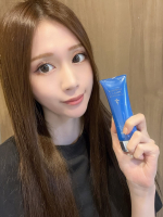 『ビハククリア』薬用美白オールインワンゲルです✨シミ・そばかす・日焼け後のほてりを防ぎ、肌あれ・あせも・しもやけ、にきび等お肌のトラブルまでもケアできるんだって❣️ベタつかないのに、…のInstagram画像