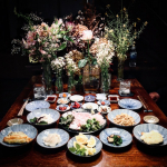 先日の夜ごはん。お刺身でした😊．タイやカサゴなどお魚のおすそわけをいただいてお刺身、お友だちも来てくれていたので、お魚でおもてなしできて嬉しかったです。大好きなお刺身とごはんは、寺岡有機醸造…のInstagram画像