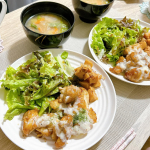 晩ごはん◯揚げないチキン南蛮◯お味噌汁◯たけのこの煮物◯サニーレタス我ながら手作りチキン南蛮美味しい⭕️・････━━━━━━━━━━━････・#今日のごはん #今日のご飯 #…のInstagram画像