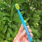 旅の途中では歯磨きも楽しく♪私は、スイス生まれの歯ブラシ「クラプロックス」5460ultrasoftを使っています。超極細毛の5460本という圧倒的な植毛本数により、歯ぐきにやさしく汚れをしっ…のInstagram画像