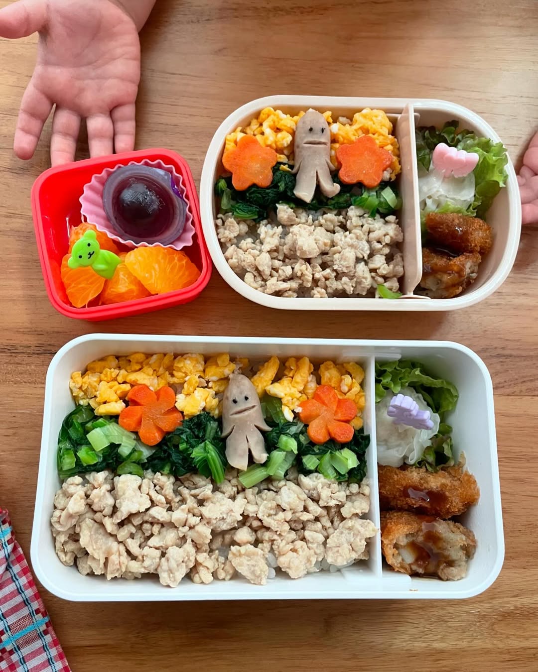 口コミ投稿：今日の娘＆パパ弁当𝜗𝜚. ݁₊⚪︎3色丼⚪︎ウインナー星人⚪︎シューマイ⚪︎コロッケ最近、いつ…