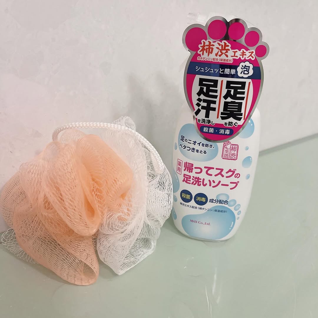 口コミ投稿：‎⌣̈👍🏻 ̖́-‬‎薬用柿渋　帰ってスグの足洗いソープを絶賛使用中です。足指、足甲、足裏…