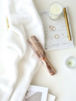 haircare♡暑くなると気になるのが頭皮のニオイやべたつき…美髪の為にも頭皮ケアは大事だし、すっきりケアしたいなと思って最近使い始めたのがこちら♡………@shearts.brush…のInstagram画像
