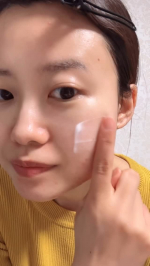 パーフェクトワン 薬用ホワイトニングジェル＜医薬部外品＞さらっとしたテクスチャーで香りも特に感じず使いやすかったです！顔以外にも首や手の甲に塗るのもいいですね✨Wの美白有効成分「トラ…のInstagram画像