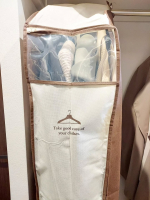 【ムシューダ　まとめて防虫カバー】お気に入りの服たちをホコリもふせいでスッキリ収納✨ムシューダも付属されており簡単にすぐ使えるのでとっても便利😊約1年間しっかり虫から守ってくれます✨…のInstagram画像