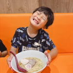 ❁⃘2週連続で家族で食べに行った@noodles_life_harucoi 🍜✨️・かいくんのお気に入りは自家製の豚 鶏チャーシューに三葉のアクセントが美味しい『こだわりの中華そば』✨️…のInstagram画像