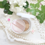 プレストパウダーなので、固形タイプで塗りやすい✨すーっと伸びて、短時間にさくっとお化粧&お化粧直しできます👌😍パフも見た目ふりふり可愛く、柔らかーい✨肌触り良かったです🎀お肌にサラーと塗布でき…のInstagram画像