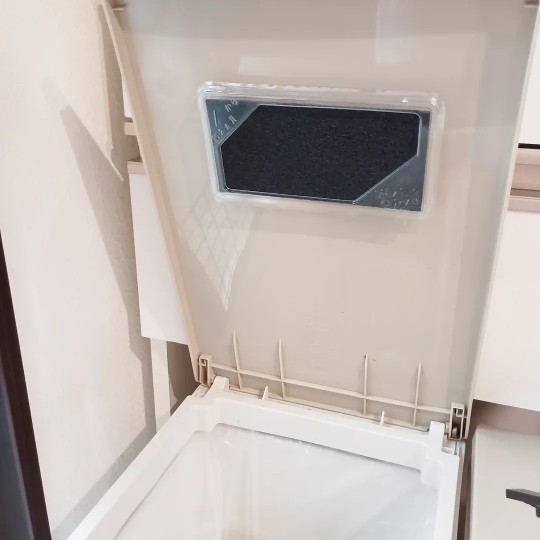 口コミ投稿:お部屋にゴミ箱を置いています隠してはいるけれど、どうしてもにおってくるのが現実💦…