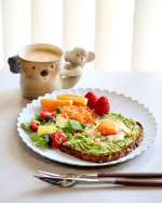 .本日のランチ🍴旦那がいない日はアボカドトーストが定番🥑カラフルで彩り最高♡#アボカドトースト #おうちカフェ #おうちごはん#PR #野菜をMOTTO #野菜をもっと #野菜スープ…のInstagram画像