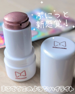 mamicosme　グミハイライトを使ってみました✨＼内側からにじみ出るようなじゅわっとキラツヤな輝き✨テクニック要らずで簡単！まるで水光肌🩷／5月27日新発売のまるでグミのようなプニっとし…のInstagram画像