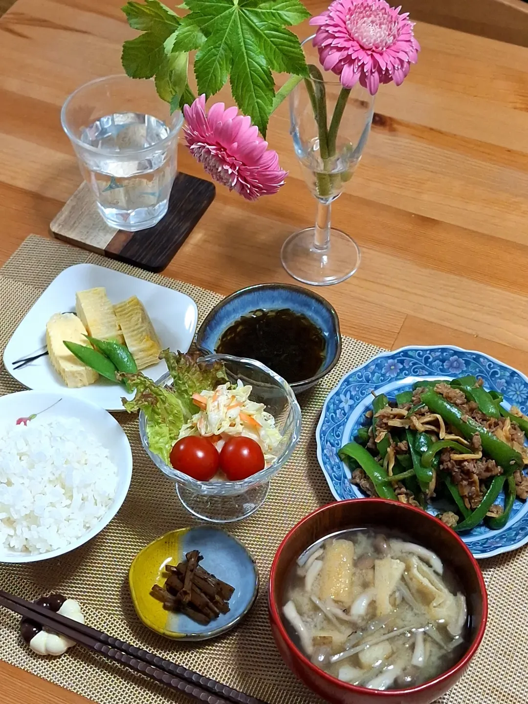 口コミ投稿：..ある日のごはん🍴青椒肉絲🍴だし巻き卵🍴コールスローサラダ🍴もずく🍴自家製きゃらぶき…