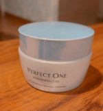 🌿パーフェクトワン ホワイトニングジェル🌿最近のお気に入り。オールインワンだから、忙しい朝にもさっと塗るだけでOK。しっかり潤って、しかも軽い使い心地だから、化粧下地にもぴったりなんです。…のInstagram画像