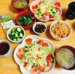 今日の晩ごはん。#タコライス ！コストコのタコライスをお裾分けで頂いたので😋めっちゃ簡単で美味しい‼️ごちそうさまでした♪わさびこんぶ茶できゅうりの浅漬け🥒ツーンとワサビが美味しい😋#晩…のInstagram画像