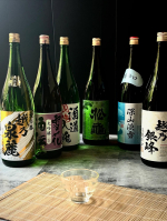 🌿新潟日本酒飲み比べなんとー🙌1升瓶がどーん！と、6本😍家呑み応援セット_新潟地酒飲みくらべ 一升瓶5本組＋1本増量が、届きました📌新潟県　越つかの酒造　越乃泉麗　大吟醸柔らかく落ち着きの…のInstagram画像