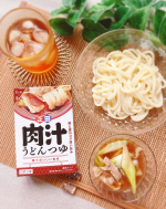 ムシムシする季節…☔🌧️☀️食欲も落ち気味で、麺類の出番が増えるよね…いつものめんつゆだけじゃ飽きちゃう💦そんな時は、正田醤油様の”肉汁うどんつゆ”の出番です👏▶ @shoda_sho…のInstagram画像