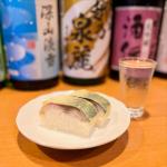 新潟地酒飲みくらべセットリール動画でも紹介したけど、日本酒を飲み比べしました！今回は新潟の日本酒6本🍶同じ酒器にいれて並べたら、見た目の違いも分かりやすいかなって思ったんだけどぜんぶ透明で😳…のInstagram画像