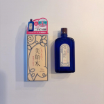 ＼肌トラブルを素早くケア／130年以上の歴史を持つ人気の明色美顔水 薬用化粧水を使ってみました。落ち着いたブルーのガラス瓶がとってもおしゃれ。ホモスルファミン＆サリチル酸のW有効成分が、ニキ…のInstagram画像