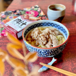 ...肉汁うどんとは、北関東の名物料理なんだね。食べたことがなかったけど今日は見よう見まねで作ってみたよ♪具材は豚肉とネギがおすすめみたいだけどネギの代わりに冷蔵庫にあった白菜をたっ…のInstagram画像