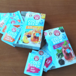 「ポンパドール コールドブリュー」ピーチ＆パッションフルーツ味と、ベリー モヒート味が届きました。水出し常温5分で作れてしまう、手軽なハーブティーです！1ティーバッグで濃くてたっぷりにこだ…のInstagram画像