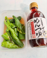 .今週は作り置きに✨寺岡家のぜい沢なめんつゆ✨使用してみました💡麺つゆは夏の素麺に欠かせないですが、お野菜の副菜作りに欠かせないので普段から常備してます☺️実家の甘長唐辛子をレンジで…のInstagram画像