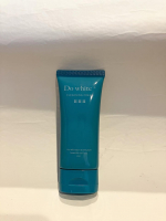 薬用天然クレンジング Do White+ チューブタイプで最近メイクオフをしています。こちらは美容成分91%配合のクレンジングです。美白3大成分であるビタミンC、アルブチン、プラセンタが入ってい…のInstagram画像