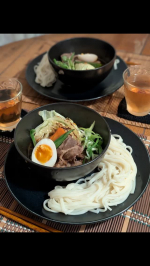 暑い、、、梅雨明けしたら暑すぎ💦💦食欲も一気に不安定になり、つい冷たいものを求めがちだけど、身体を冷やし過ぎるのも考えもの。つけうどんなら、冷たいうどんと熱々のつゆで身体にもやさしそう…のInstagram画像