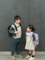 .文具メーカー「プラス」@plus_bunguさんが手がけた通学カバン【軽・開ランドセルパッかる】"軽さ”だけじゃない機能性に拘ったランドセルお試しさせていただきました☺️！カブセをな…のInstagram画像