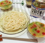*毎日暑いですね🌞こんな日は、ツルツルっと冷たい麺を🥢 「麺でおいしい食卓」シリーズ春夏限定商品の「冷汁うどんつゆ」で作りました♪つけつゆは、味噌とゴマをベースにしていて甘めで美味…のInstagram画像