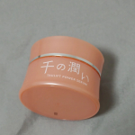 千の潤い❤かわいいパッケージ❤でも、実力派！！＼年齢ごとに変わるお肌の悩みを今話題のタウリン*¹で！／「塗って、刺さって*³、溶ける」タウリン*¹でできた微細な針が、お肌に元気をチャージ！約…のInstagram画像