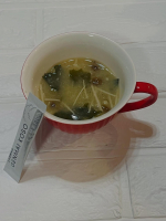 玄米酵素F100日頃の食事で、栄養が足りていない気がしてこちらを取り入れてみました！今回はお味噌汁に混ぜていただきました。お味噌汁の味が変わることもなく美味しくいただくことができました✨味…のInstagram画像