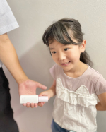 先日、りなからおパパにプレゼントしたメンズ用の美容液✨メンズも美容液を使う時代なんですなあ！年と共にお肌の手入れしなくなって年と共に色々不都合が出てきているおパパ笑セラムme 05ブラ…のInstagram画像