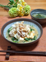.今年で10周年を迎えた「麺でおいしい食卓」シリーズより、春夏限定商品の「冷汁うどんつゆ」@shoda_shoyu1873本来はうどんつゆですが、今回はうどんなしで👍豚しゃぶと豆腐とにらのサ…のInstagram画像
