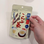 元祖こんぶ茶の玉露園から、塩分30％カットの『減塩こんぶ茶』を使ってみました。従来品よりもやさしい塩味ながら、カルシウムやヨウ素などのミネラルはしっかりキープ。冷水にもサッと溶けて、暑い季節の…のInstagram画像