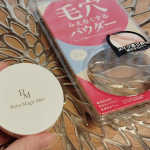 ☀毛穴みえなくするプレストパウダー❢小ぶりサイズだから毎日ポーチに入れて持ち歩いているこれ。ふわふわなパフが気持ちよい🌟これ1つで毛穴・色ムラをファンデ級カバー。軽やかなのに、長時間テカ…のInstagram画像