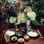 先日のランチ。湯葉蟹味噌そうめんでした😊．そうめんが美味しい季節ですね。週末のランチはそうめんに湯葉と蟹味噌をのせたそうめんにしました。めんつゆは寺岡有機醸造さんの「寺岡家のぜい沢なめんつ…のInstagram画像