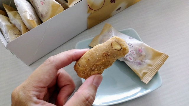 口コミ：もち吉の季節限定「ふんわりアーモンド黒糖味」新食感あられの魅力を徹底解説の画像（3枚目）
