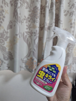 玄関で出待ちしてる蚊、いませんか？🦟🚪ホントムリすぎる…😭【家中どこでも虫キライスプレー】使ってみた🫡 玄関・網戸・リビング・寝室に早速シュッシュ！玄関にダンゴムシとカメムシ居た😨天…のInstagram画像