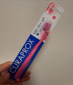 色がとっても可愛いクラプロックスのキッズ歯ブラシ🪥を使ってみました🤗4歳～12歳が対象です✨5歳の娘にはちょっと大きくて、子供自身に使わせるのは厳しく、大人が磨いてもブラシ部分が大きくて細かいと…のInstagram画像