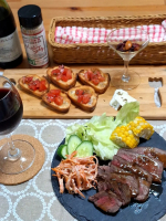.何にでも使いやすくて普段から愛用しているクレイジーソルトですが、今回はメインのお肉とブルスケッタに😆🍴おしながき🍴・ランプ肉のオニオンソースステーキ・人参のごまマヨサラダ・レンチンとうも…のInstagram画像