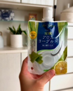 🌹アロエヨーグルトの洗い流すパック顔に塗って5分したら洗い流すだけのお手軽パック。この時期は肌が揺らぎがちなので、汚れを吸着してしっかり保湿したい。アロエメイド 発酵クリアパックAY 洗い流…のInstagram画像