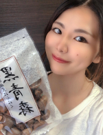🧄🧄🖤今まで夏バテはしたことがなくて、それはきっと普段の食にあると思っています✨だけど、、年々暑さが異常になってきているので…対策せねば…ということで、黒にんにくを食べ始めました♪に…のInstagram画像