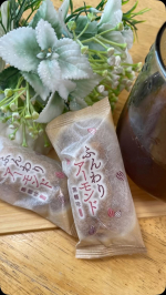 @mochidangomura 様の　ふんわりアーモンド　黒糖味✨淡雪のような口どけの良い あられが沖縄県産の黒糖と混ざっていてフワッと口の中でほどけていきます。アーモンドもアクセントに…のInstagram画像