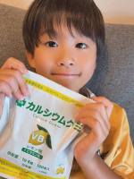 以前翔させて頂いた『「カルシウムグミB1」（レモン味）』息子のお気に入り😌すごく美味しいみたいで、毎日食べすぎないでよ〜😒と伝えております🤣#PR #有限会社ルーティ #スクスクのっぽく…のInstagram画像