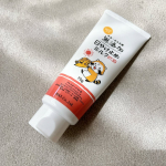 無添加　日やけ止めミルク　チューブタイプ🫧石けんラク落ちでしっかりUVケア🫧SPF35/PA+++ 親子で使える日焼け止め🧴我が家は1歳児と5歳児がいるので、家族みんなで使えるのは嬉しい…のInstagram画像