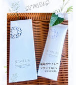 毎日暑すぎますね🥵朝☀️日焼け止め塗ったままで塗り直し忘れて毎日過ごしてます😅子供と撮ったプールでの写真を見てシミの多さにびっくり😳レザー治療もいいけれど、まずは日々のケア…のInstagram画像