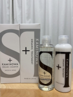 KAMINOWAオーガニックシャンプー&トリートメント🧴🫧⁡サロンクオリティのノンシリコンシャンプー頭皮の汚れを落とす洗浄力がしっかりあって、低刺激な所がお気に入りです！毛先までまとまりを…のInstagram画像