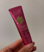 ．@anshin.kenkou.life 様よりアロエ成分の入ったハンドクリームアロエモイスチャーのローズver.使ってみました保湿力がとても高い塗ったあとは保護力もあって手荒れ防止にな…のInstagram画像